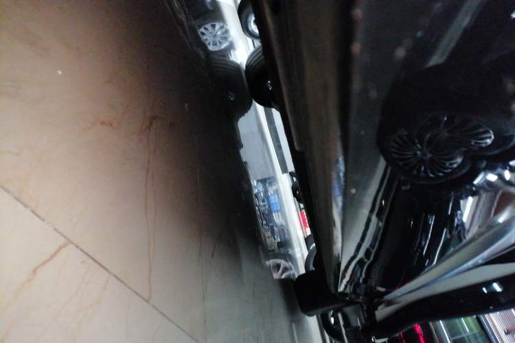 Used Denza D9 2025 DM-i Smart Drive 1020 Four-Wheel Drive Deluxe Model
