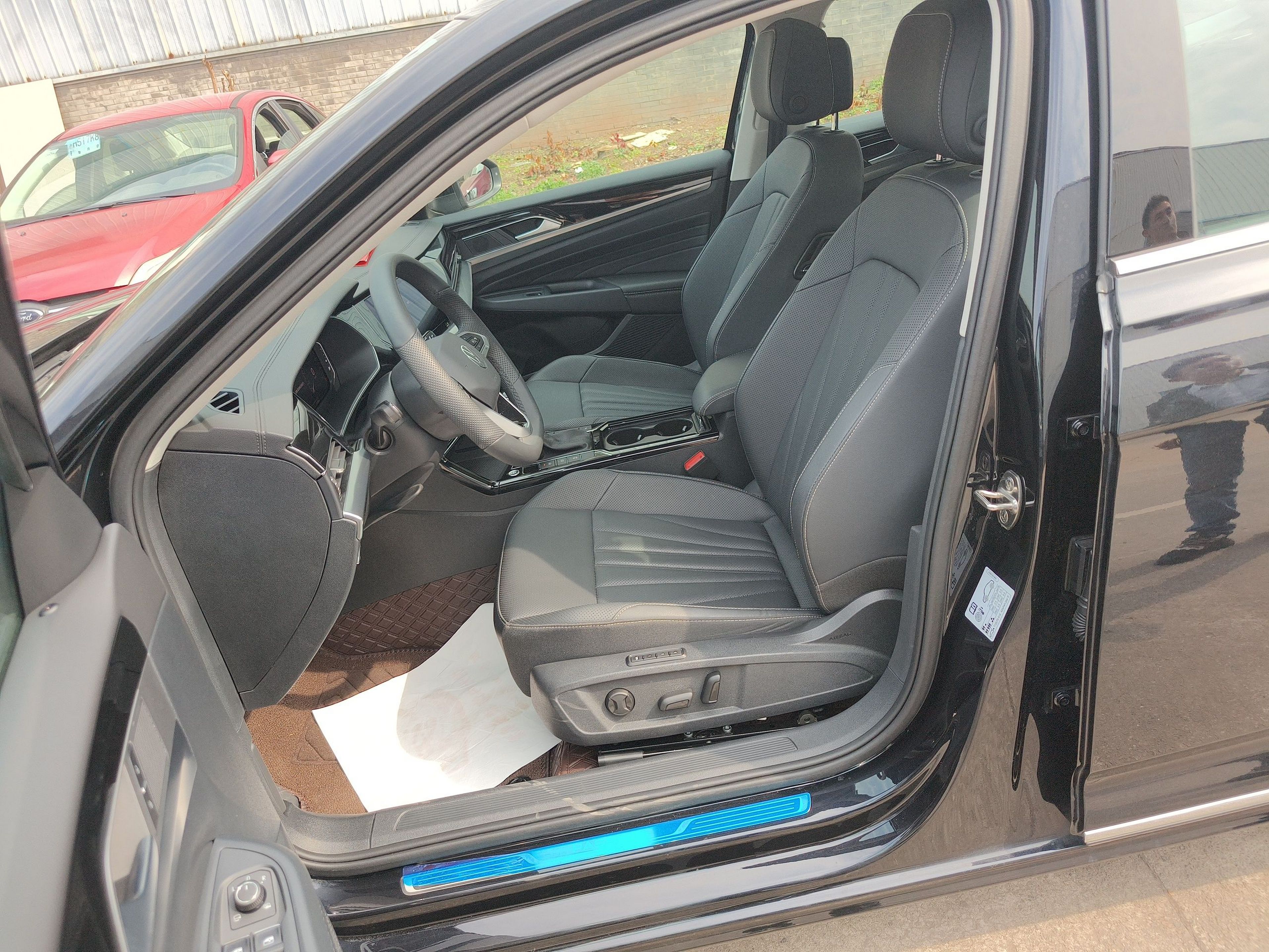 Переднее сиденье в автомобиле