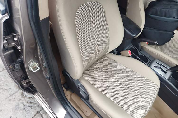 Used Hyundai Celesta 2015 1.6L Automatic Comfort Model
