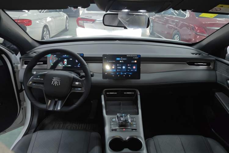 Used BYD Qin PLUS 2025 DM-i Smart Drive 55KM Leading Model
