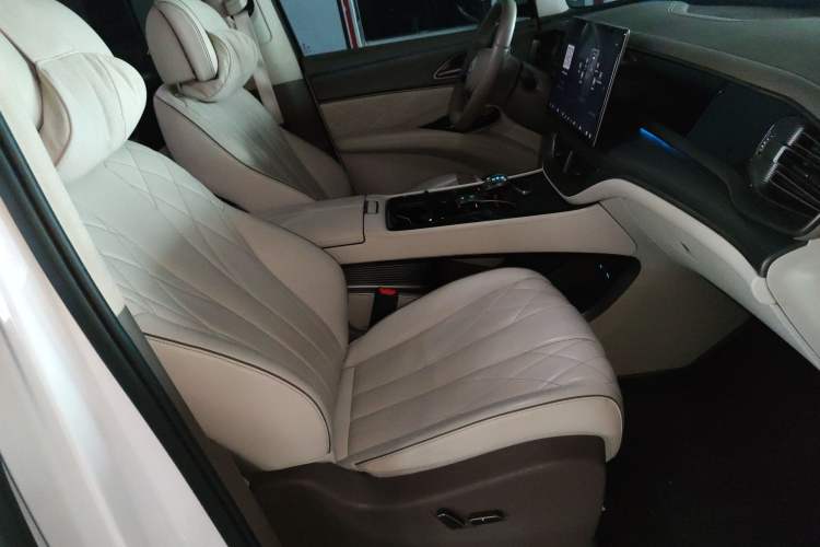 Used Denza D9 2022 DM-i 970 Four-Wheel Drive Flagship Model
