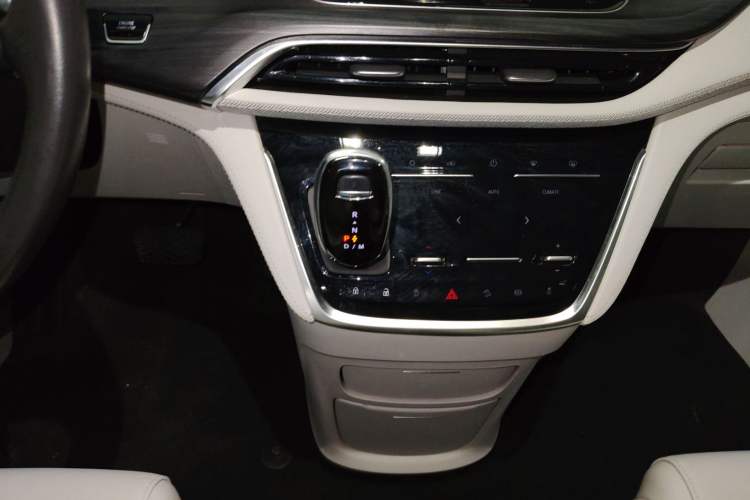 Used Buick GL8 2023 ES Lu Zun Deluxe and Yue Edition
