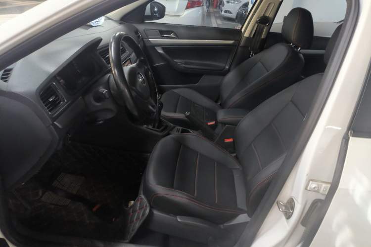 Used Volkswagen Lavida 2015 1.6L Manual Fashion Edition
