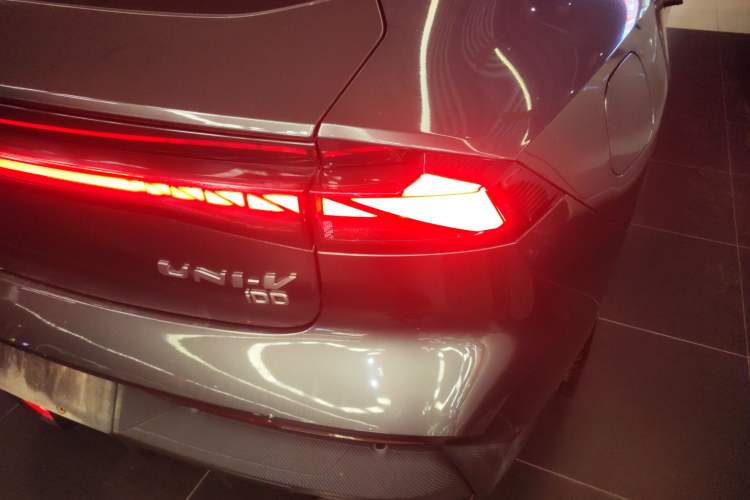 Used Changan UNI-V iDD 2023 Zhidian iDD 1.5T 113km Smart & Fun Version (Rapid Edition)
