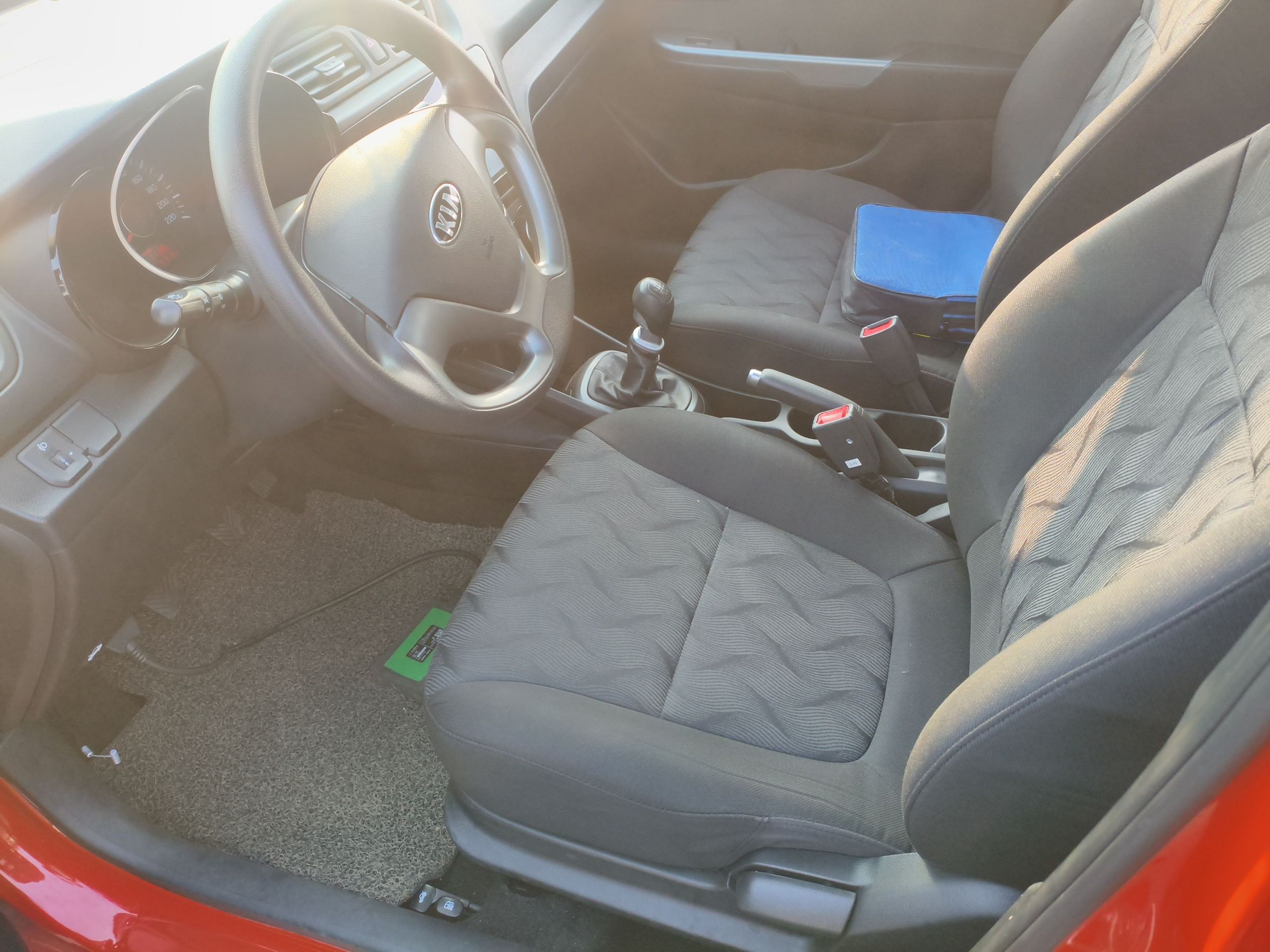 Переднее сиденье в автомобиле