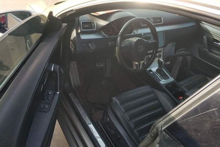 Used Volkswagen FAW-Volkswagen CC 2015 1.8TSI Prestige Model
