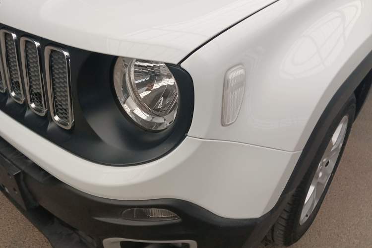 Used  Renegade 2018 Connected Large Screen Version 180T Automatic High-Energy Edition
