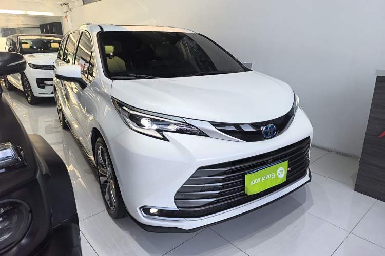 Used Toyota Sienna 2023 2.5L Hybrid Deluxe Edition