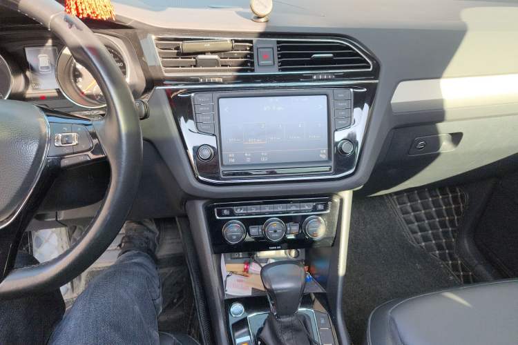 Used Volkswagen Tiguan L 2017 330TSI Automatic Two-Wheel Drive Luxury Edition