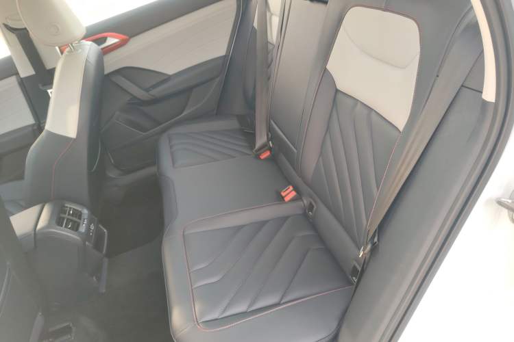 Used Volkswagen Tharu 2024 300TSI Two-Wheel-Drive Moon Luxury Edition