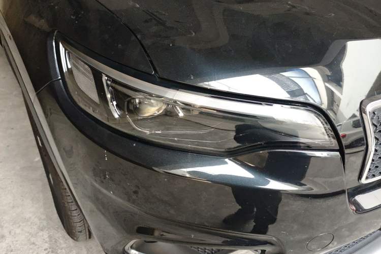 Used Jeep Cherokee 2019 2.0T Four-Wheel Drive Explorer Edition China VI Emission Standard
