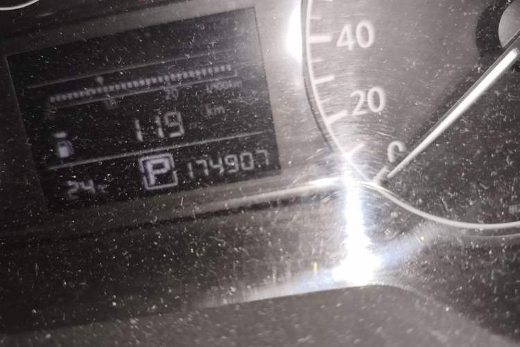 Used Nissan Tiida 2013 1.6L CVT Cool Cafe Edition
