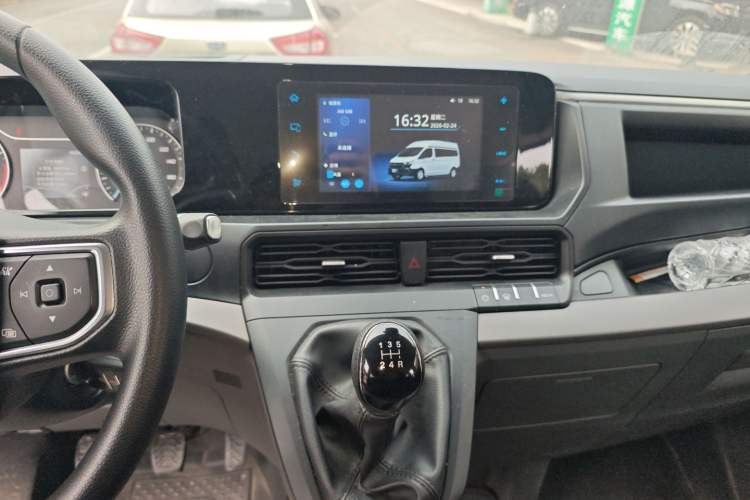 Used Ford Transit 2023 2.0T Gasoline Manual Multifunction Commercial Vehicle Short Wheelbase Low Roof 5/6 Seats