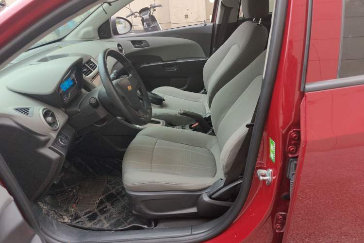 Used Chevrolet Aveo Sonic 2014 Sedan 1.4SL AT Stylish Sunroof Edition