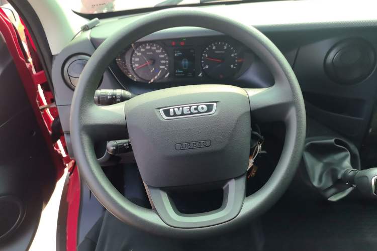 Used Iveco Eurocargo 2021 2.0T Manual Super-Rui Short Wheelbase High-Roof Side-Sliding Door F1A
