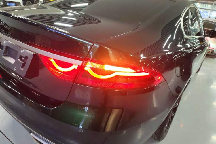 Used Jaguar XFL 2023 XFL 2.0T P250 Two-Wheel-Drive Elite Sport Gold Edition
