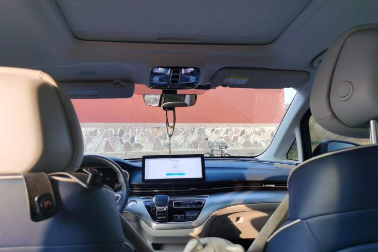 Used Roewe iMAX8 2022 400TGI Celebration Edition
