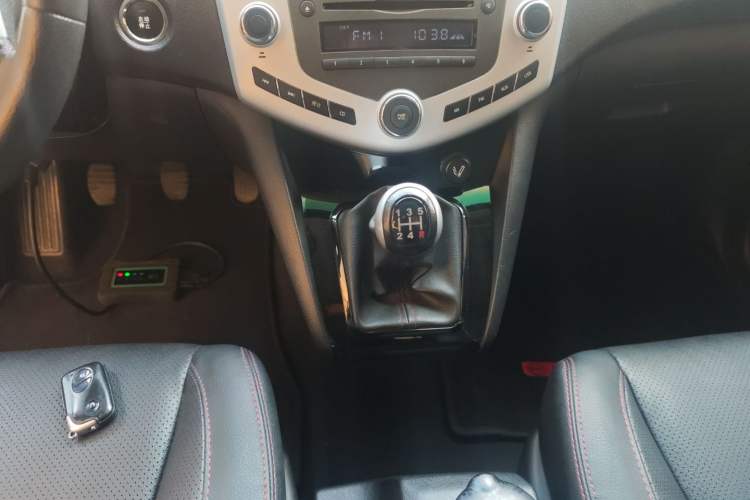 Used BYD S6 2014 2.0L Manual Luxury 5-Seater
