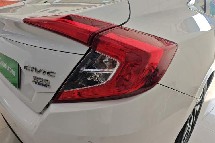 Used Honda Civic 2016 220TURBO CVT Luxury Edition
