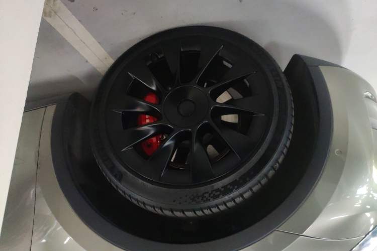 Used Tesla Model Y 2021 Long-Range All-Wheel-Drive Version