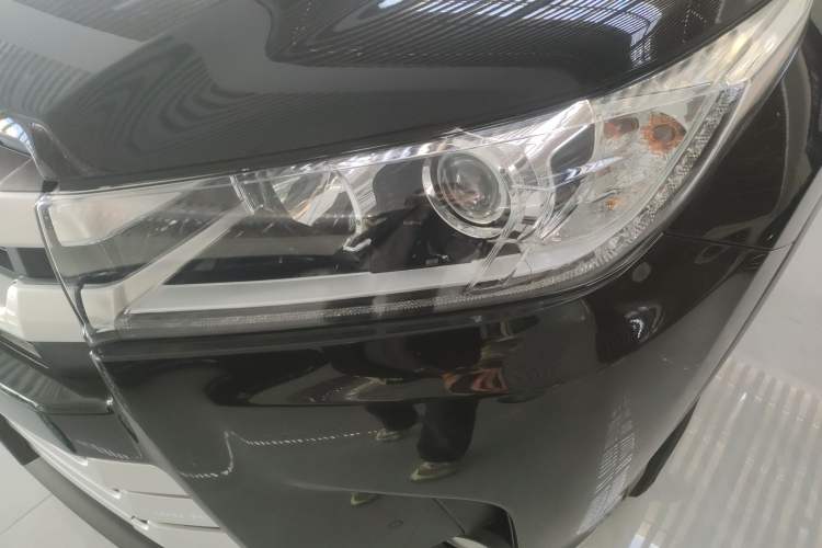 Used Toyota Highlander 2018 2.0T Four-Wheel Drive Luxury Version 7 Seats China VI Standard
