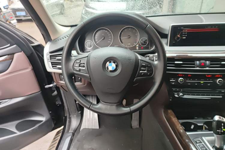 Used BMW X5 2015 xDrive28i
