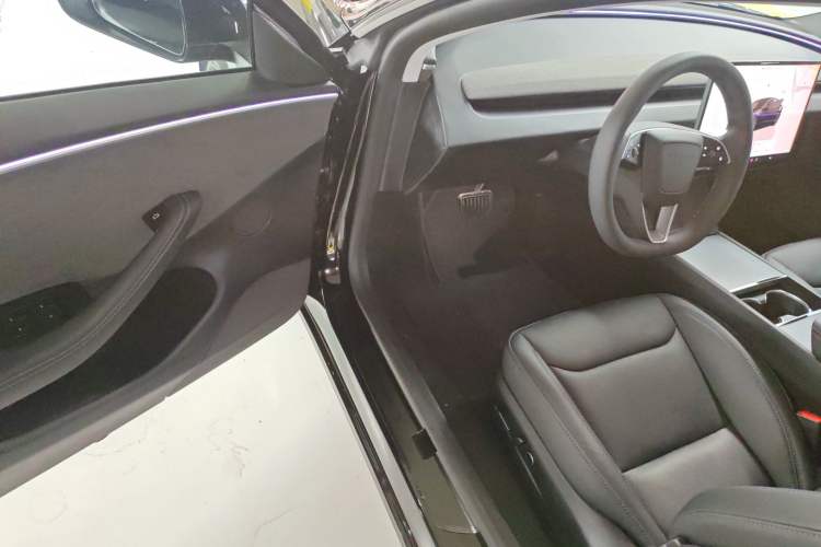 Used Tesla Model 3 2023 Long-Range All-Wheel-Drive Version
