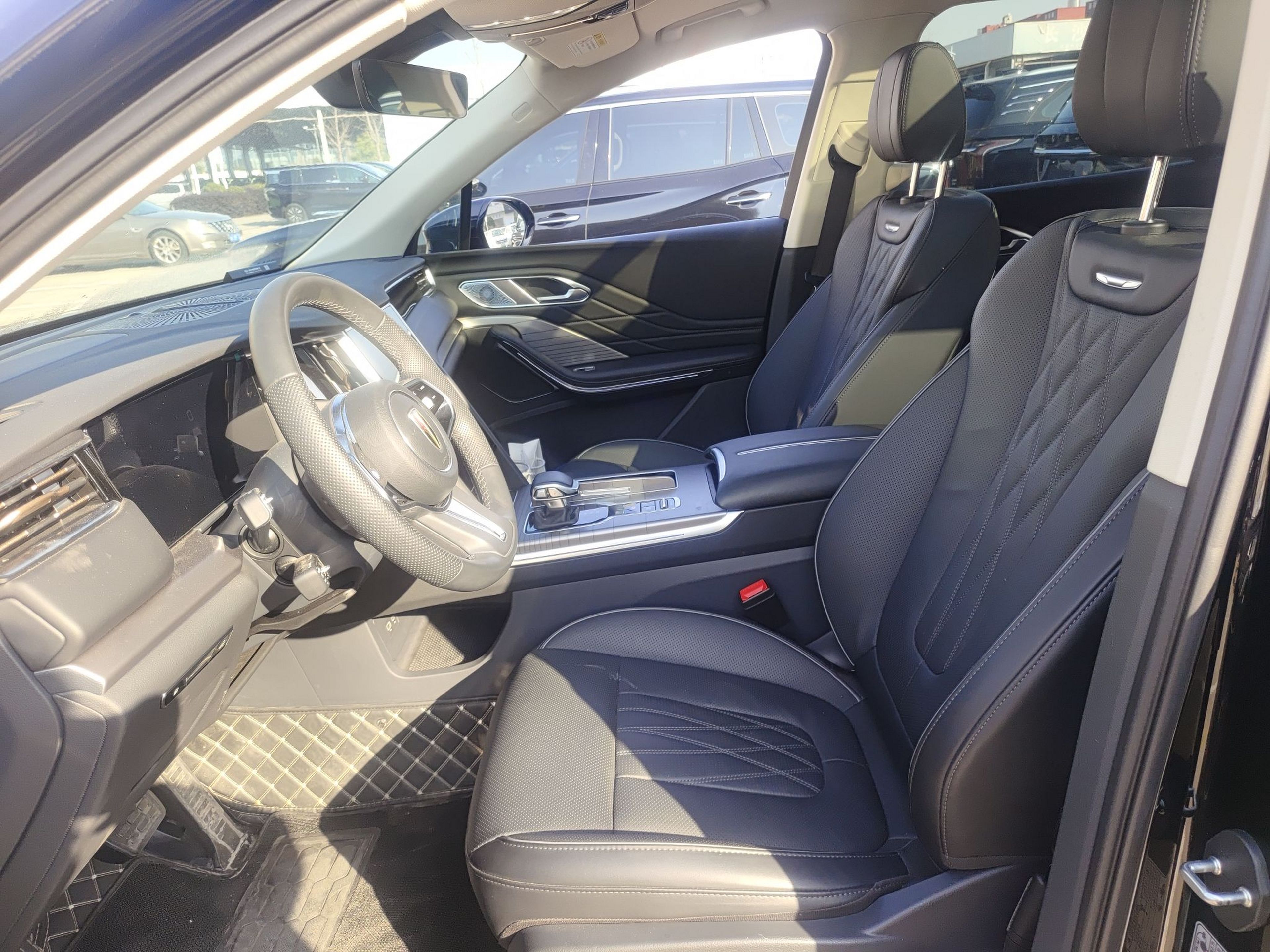 المقاعد الأمامية داخل السيارة