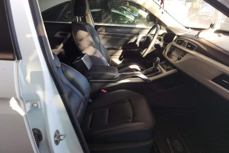 Used Geely Auto Emgrand X7 Sport 2018 1.8TD Automatic Two-Wheel Drive Smart Connect 4G Internet Edition