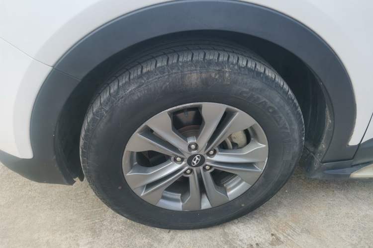 Used Hyundai Santa Fe 2015 2.4L Automatic Two-Wheel Drive Smart Version 5 Seats
