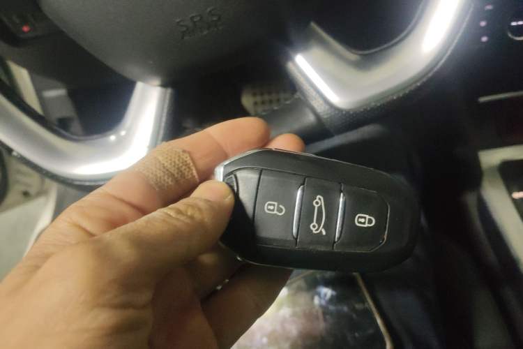 Used  6 2014 1.6T Luxury Edition THP200