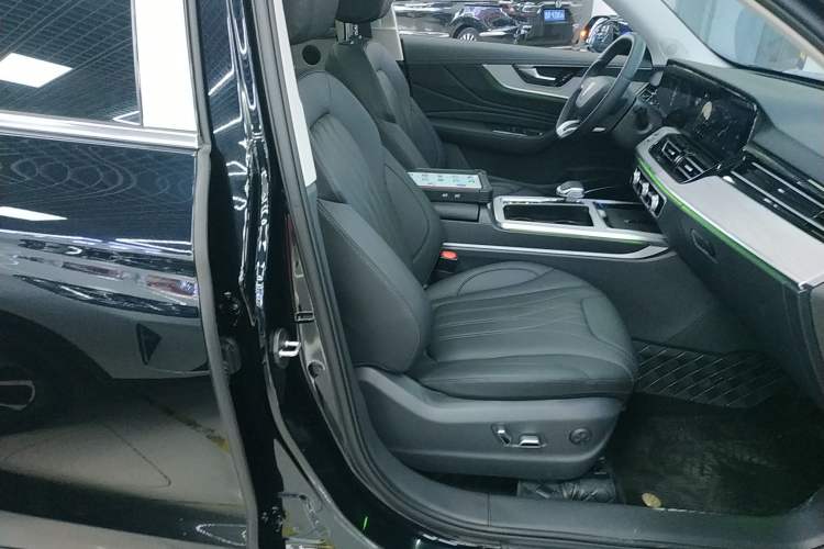 Used Hongqi HS5 2025 2.0T Two-Wheel Drive Flagship Pro Edition
