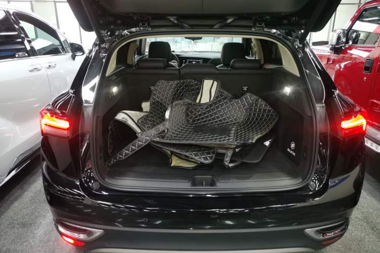 Used Buick Envision 2022 Facelift Encore S 552T Two-Wheel-Drive Luxury Model
