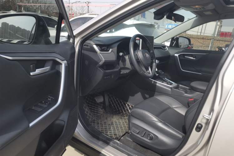 Used Toyota Wildlander 2022 2.0L CVT 4x4 Luxury PLUS Edition
