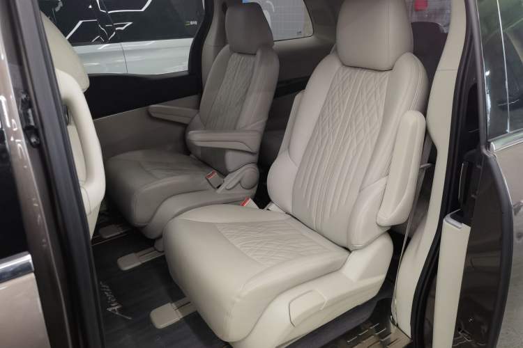 Used Buick GL8 2022 Land Cruiser Executive Class 652T Comfort Model
