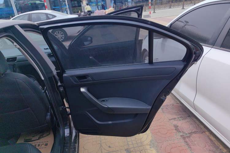 Used Volkswagen Santana 2016 1.6L Automatic Fashion Edition
