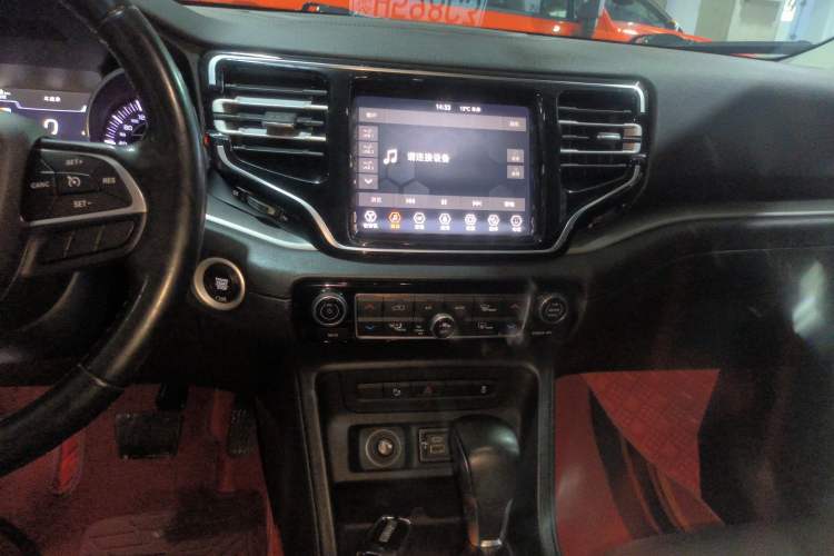 Used  Commander 2018 2.0T Two-Wheel Drive Enjoy Edition China V
