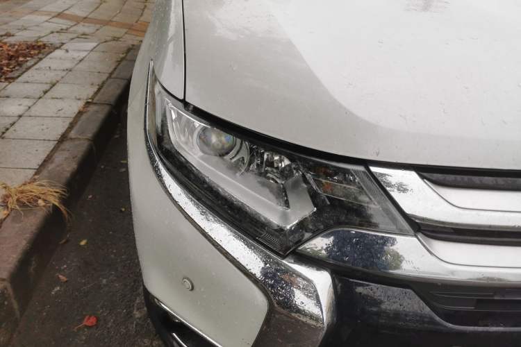 Used Mitsubishi Outlander 2018 2.0L Two-Wheel Drive Glory Edition 5 Seats