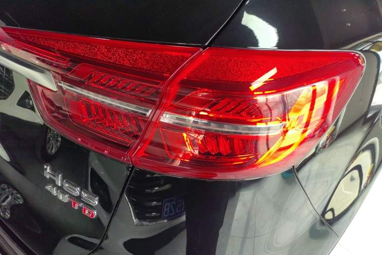 Used Hongqi HS5 2022 Facelifted Version 2.0T Smart Connect Flagship All-Wheel-Drive Edition
