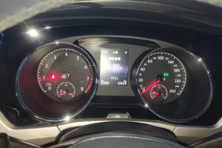 Used Volkswagen Touran 2018 Volkswagen Touran L 280TSI DSG Boundary Luxury Edition 7 Seats China VI Standard
