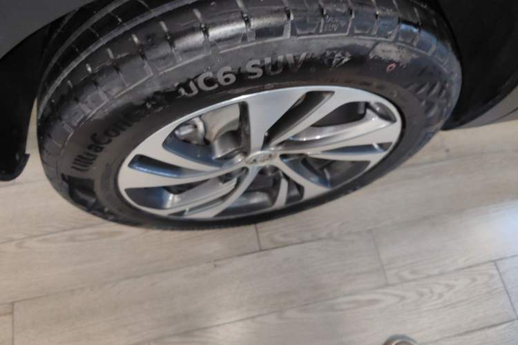 Used Buick Envision 2022 Encore S 552T Two-Wheel-Drive Luxury Model
