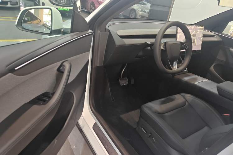 Used Tesla Model Y 2026 Rear-Drive Model