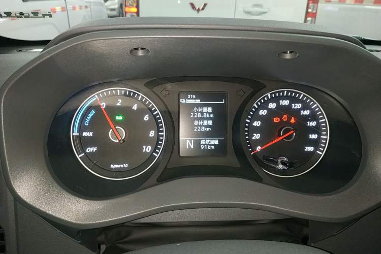 Used Wuling Yangguang 2024 300KM Comfort Version Passenger Van 75kW
