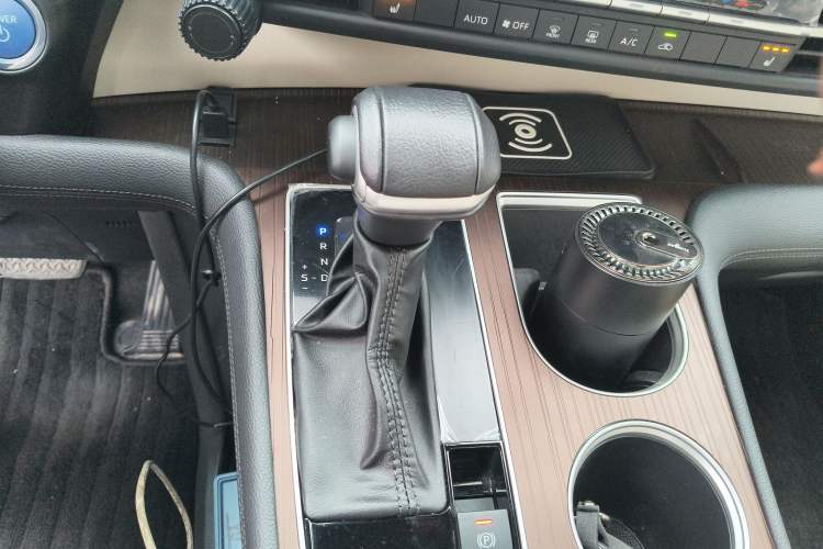 Used Toyota Granvia 2023 2.5L Hybrid Prestige PLUS Edition