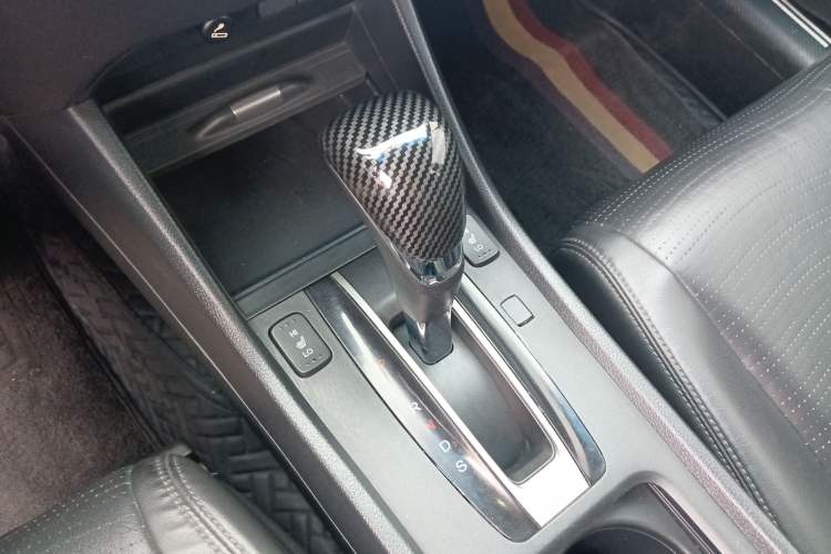 Used Honda Jade 2013 1.8L CVT Luxury Edition 5 seats
