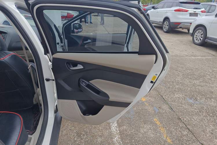 Used Ford Focus 2018 Sedan Classic 1.6L Automatic Comfort Plus Smart Drive Version
