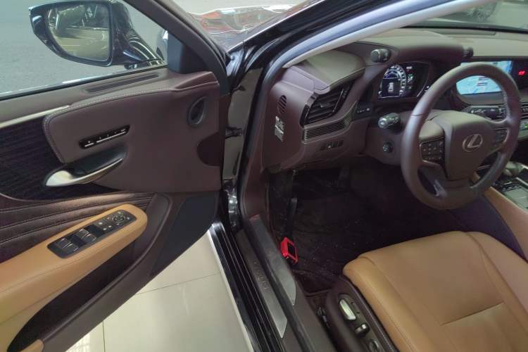 Used Lexus LS 2020 500h Excellence Edition China VI standard