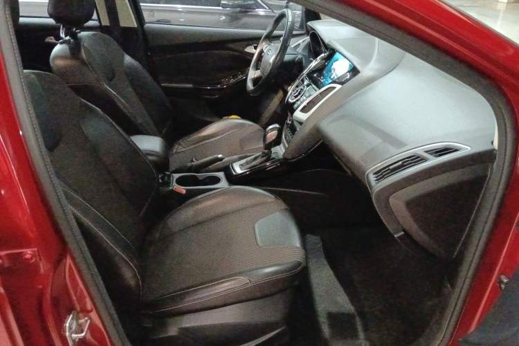 Used Ford Focus 2012 Hatchback 1.6L Automatic Fashion Edition
