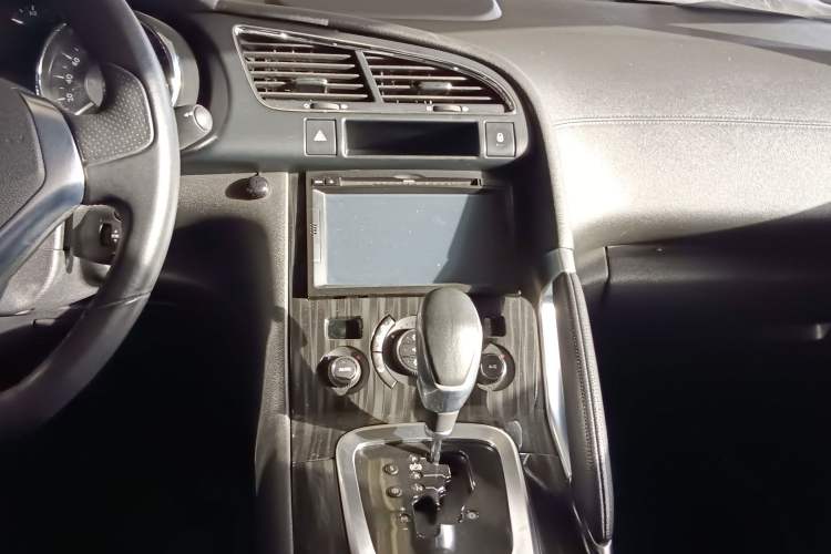 Used Peugeot 3008 2015 2.0L Automatic Trend Edition