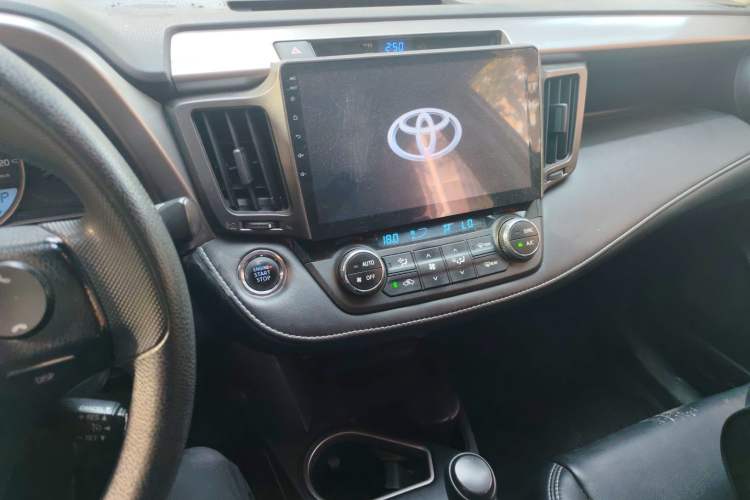 Used Toyota RAV4 2016 2.0L CVT Two-Wheel Drive Fashion Edition China V Standard
